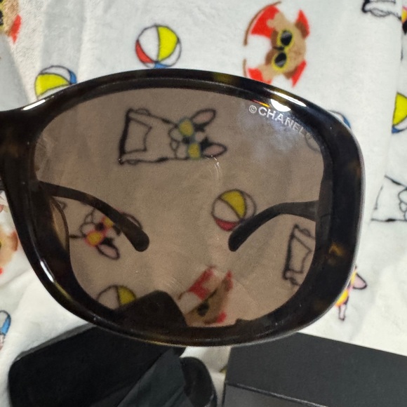 CHANEL Black Tortoise Designer Sunglasses main image 7